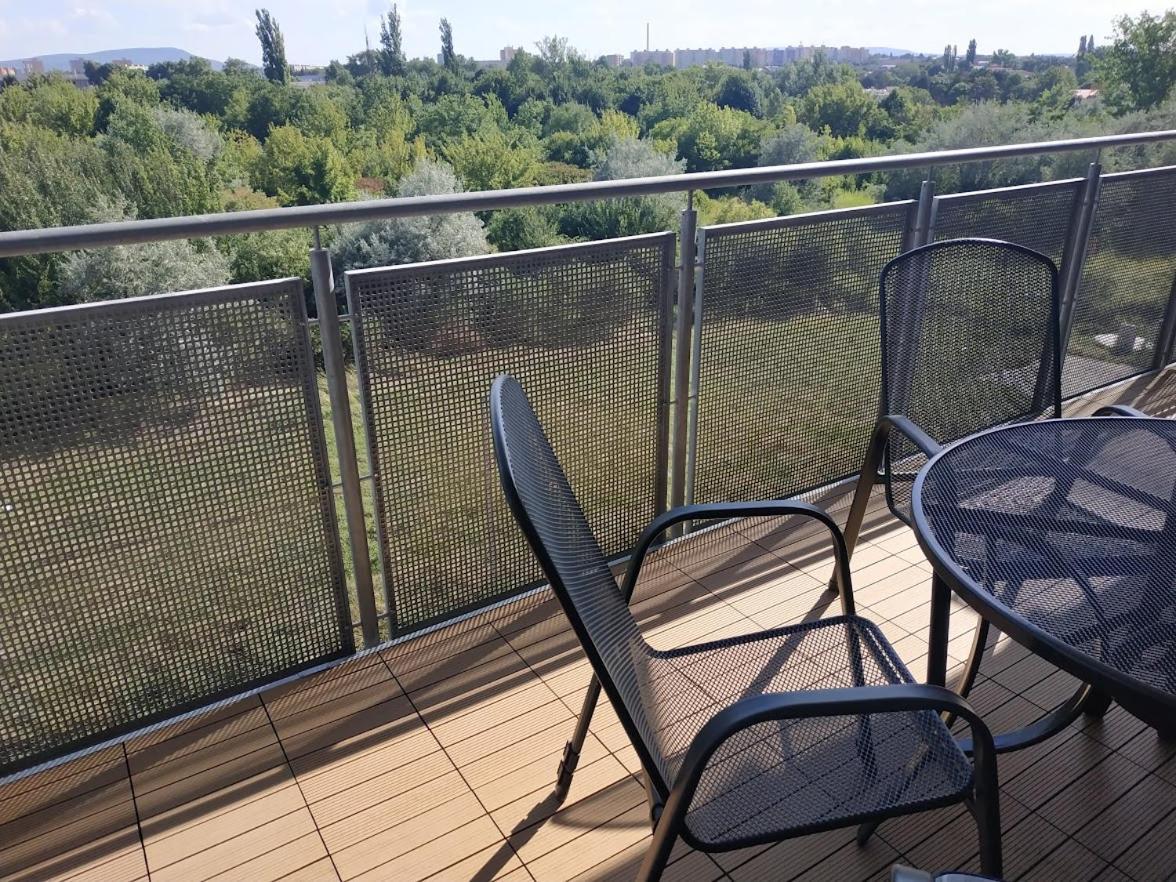 Apartman One To One Sturovo Exterior photo