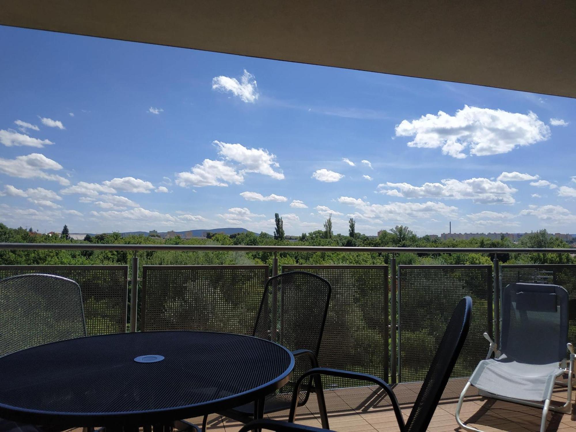 Apartman One To One Sturovo Exterior photo